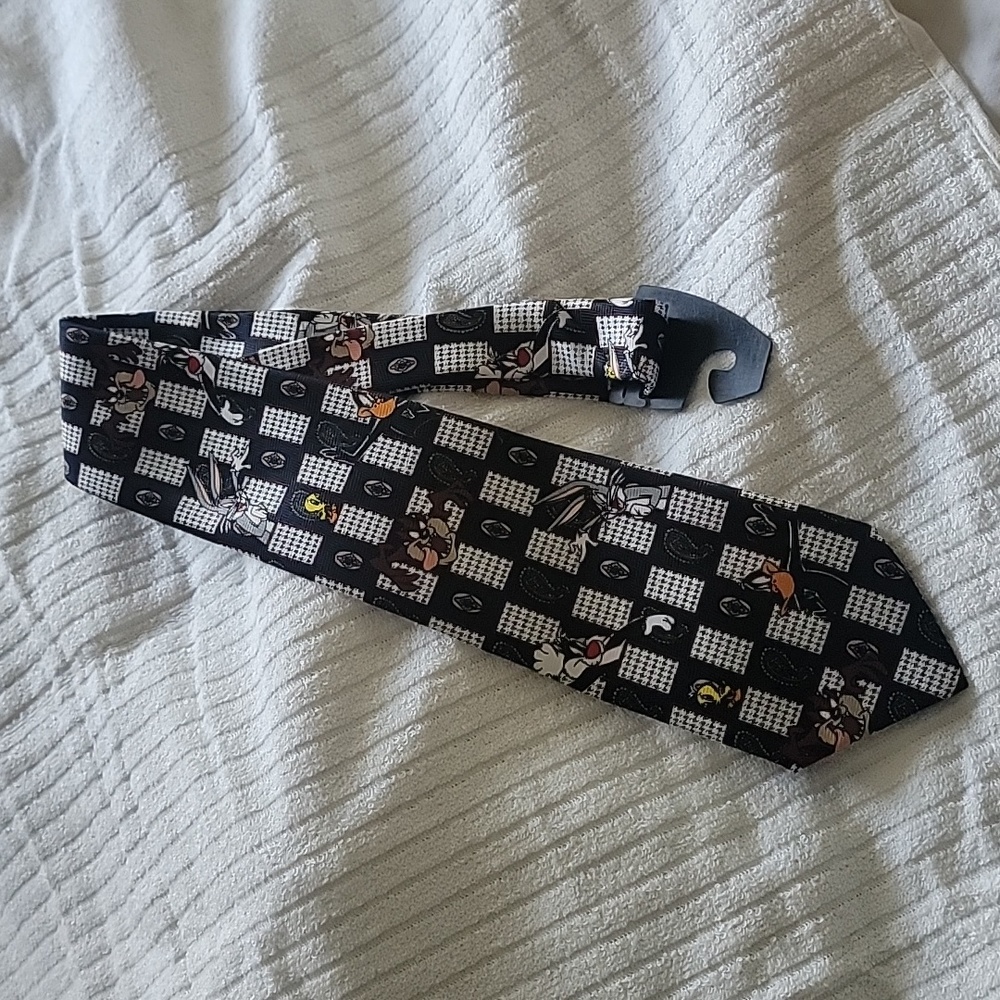 Vintage 1997 Looney Tunes tie